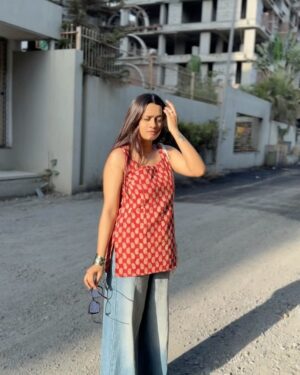 Bhagyashree Sonvane Instagram - In my girly girl era🌷🎀 
.
.
.
.
#flowers #vibe #photography #love #trending #foryoypage #kurti #traditional #wearing #explorer #ootd #outfitoftheday #instagrampost #post #exploremore #fyp #fashiongram