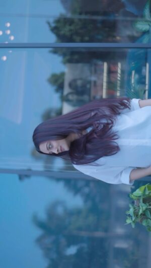 Bhagyashree Sonvane Instagram - Hair goals😍♥️ 
.
White shirt @gasolina_surat 
.
.
.
#reelitfeelit #hairstylist #hairgoals #explore #foryoupage #trendingreels #reelsinstagram #reels #love #viralreels #style #video #viral