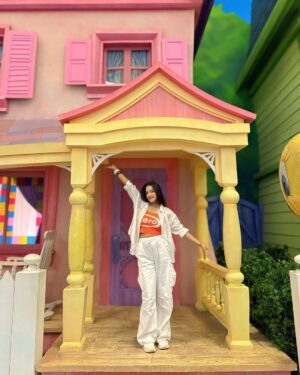 Bhagyashree Sonvane Instagram - Recall my childhood memories😍
@airarabiagroup @visitabudhabi @wbworldyasisland @yasisland
#NonstopadventuresAUH
#abudhabi #travel #love #childhood #memories #foryoupage