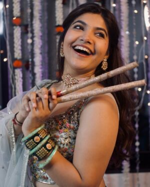 Bhakti Rawal Instagram - Dekhte hi rahoge ya Comment bhi karoge.?🙈❤️
.
#bhaktisquad #navratri