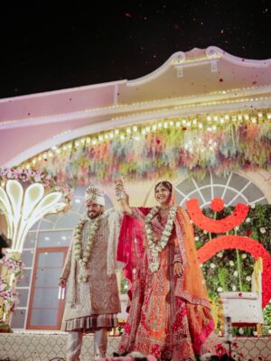 Bhakti Rawal Instagram - Ladies and gentlemen meet Mr & Mrs Rughani🧿🥹❤️
26.12.24♥️
#bhaktisquad #tejakti #wedding
.
{ indianwedding,Wedding,varmala,phera,couple,love}