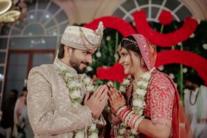 Bhakti Rawal Instagram - Ladies and gentlemen meet Mr & Mrs Rughani🧿🥹❤️
26.12.24♥️
#bhaktisquad #tejakti #wedding
.
{ indianwedding,Wedding,varmala,phera,couple,love}