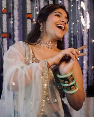 Bhakti Rawal Instagram - Dekhte hi rahoge ya Comment bhi karoge.?🙈❤️
.
#bhaktisquad #navratri