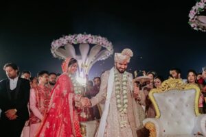 Bhakti Rawal Instagram - Ladies and gentlemen meet Mr & Mrs Rughani🧿🥹❤️
26.12.24♥️
#bhaktisquad #tejakti #wedding
.
{ indianwedding,Wedding,varmala,phera,couple,love}