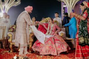 Bhakti Rawal Instagram - Ladies and gentlemen meet Mr & Mrs Rughani🧿🥹❤️
26.12.24♥️
#bhaktisquad #tejakti #wedding
.
{ indianwedding,Wedding,varmala,phera,couple,love}
