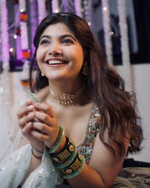 Bhakti Rawal Instagram - Dekhte hi rahoge ya Comment bhi karoge.?🙈❤️
.
#bhaktisquad #navratri