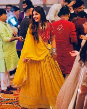 Bhakti Rawal Instagram - A little sneak Peak @maxusnavratri 😍❤️
.
📸_ @imonuprajapati.jpeg
.
#bhaktisquad #navratri