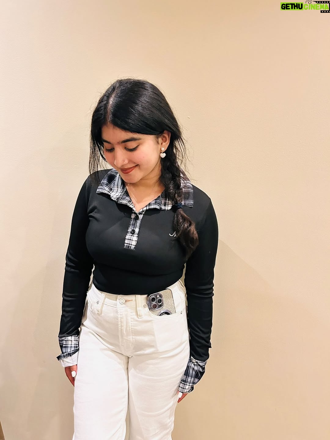 Bhangra Queen - 10.6K Likes - Me in my own imperfect aura🤍🖤