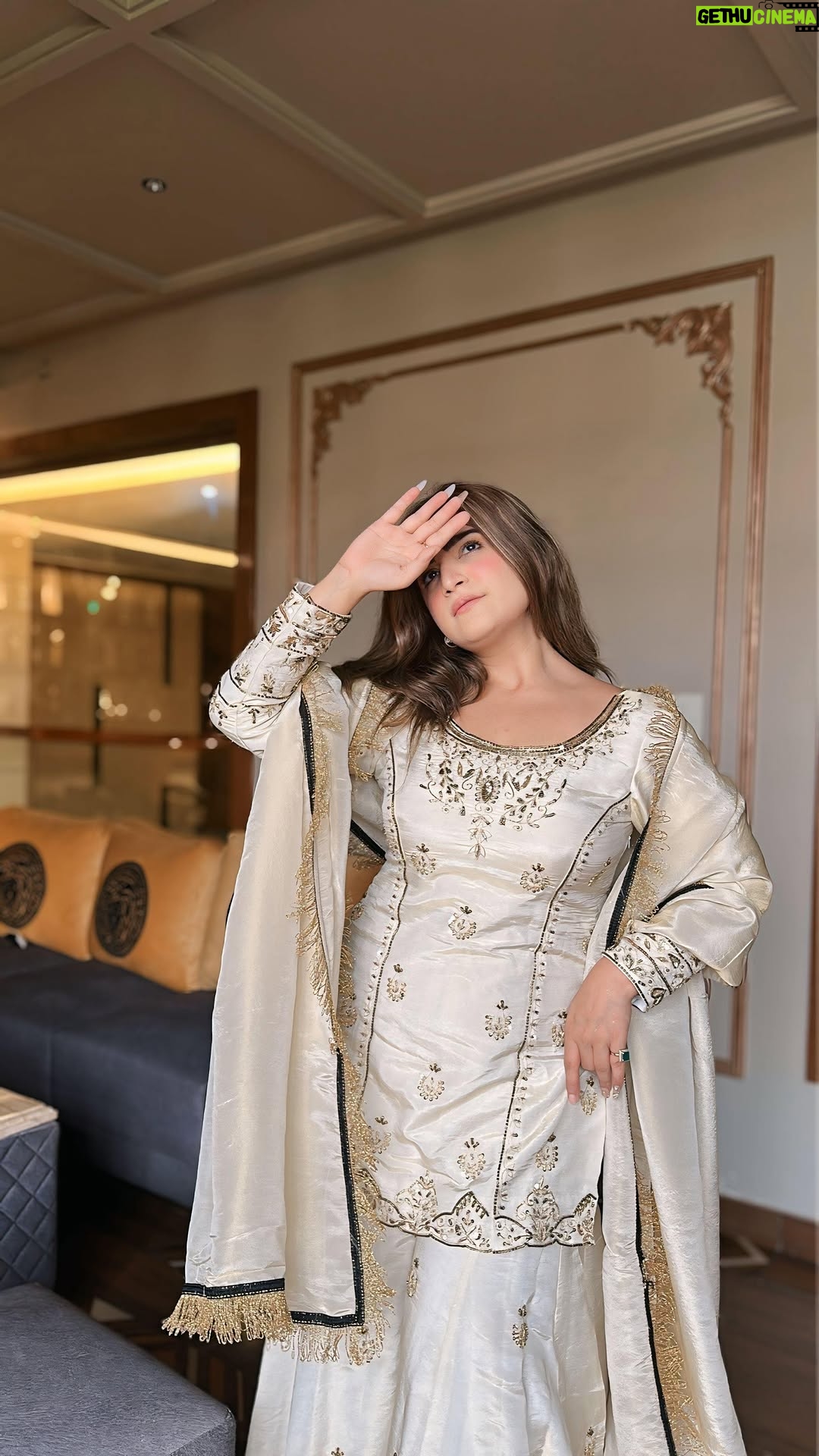 Bhavna Mayani - 13K Likes - Elegance isn’t just worn — it’s owned ♥️

Wearing @manashvi870 🎀

#reelitfeelit #explorepage #exploremore #india #reels #reelkarofeelkaro #viral #trending