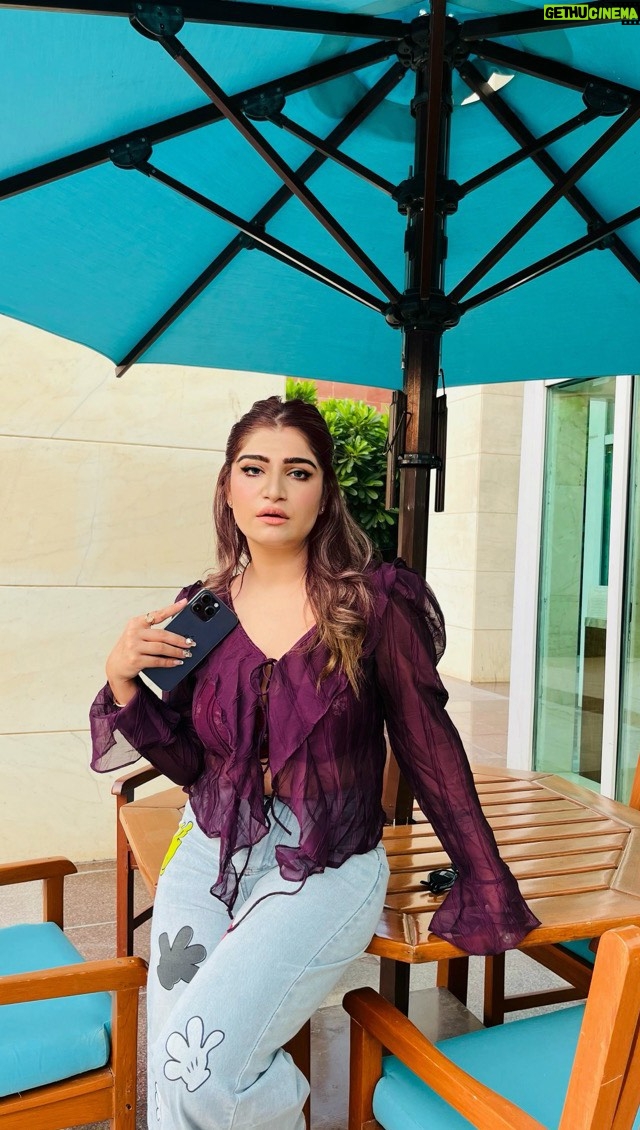 Bhavna Mayani - 19.5K Likes - Golden hour glow ✨

Jeans & top @hunarhub13 🥀