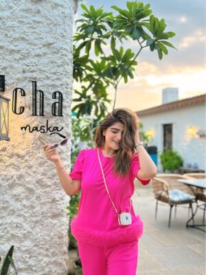 Bhavna Mayani Instagram - Currently in my pink era š
Wearing @trendythreads_by_rose š