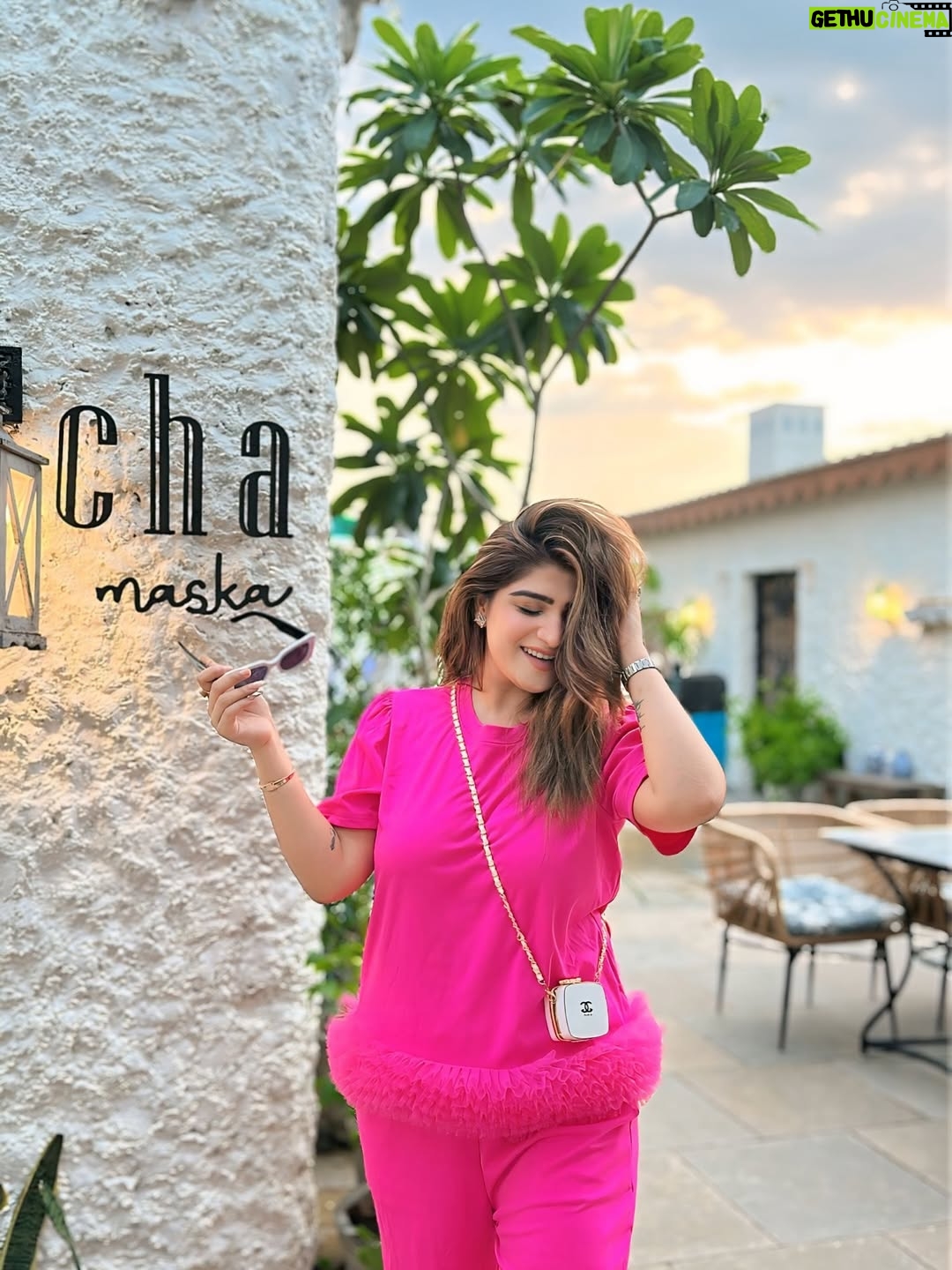 Bhavna Mayani - 11.4K Likes - Currently in my pink era 🎀

Wearing @trendythreads_by_rose 🎀