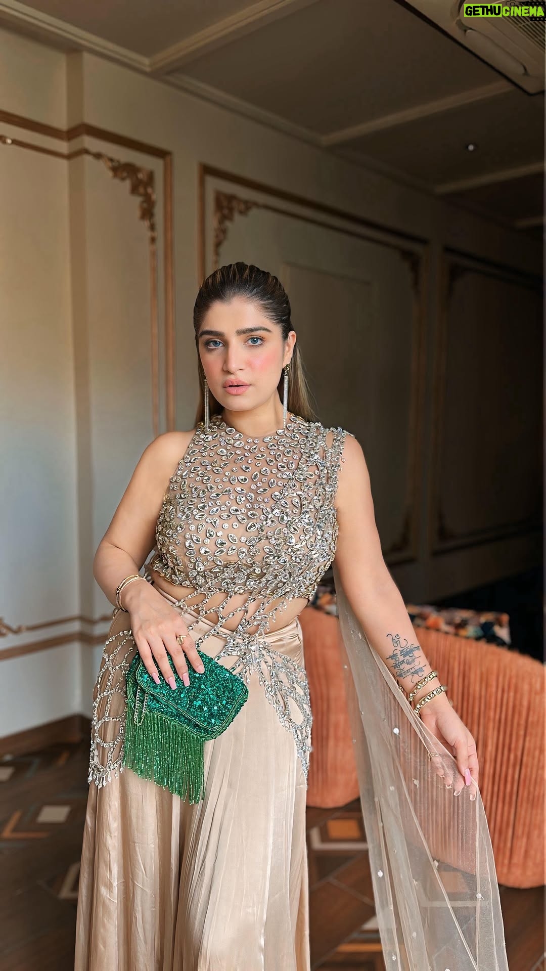 Bhavna Mayani - 22.5K Likes - Elegance, delivered. Feeling timeless in this beautiful saree 💫 
“Wrapped in elegance 💛 Honoured to receive this exquisite piece!”
Wearing @evabledesigns ♥️
Bag @zara