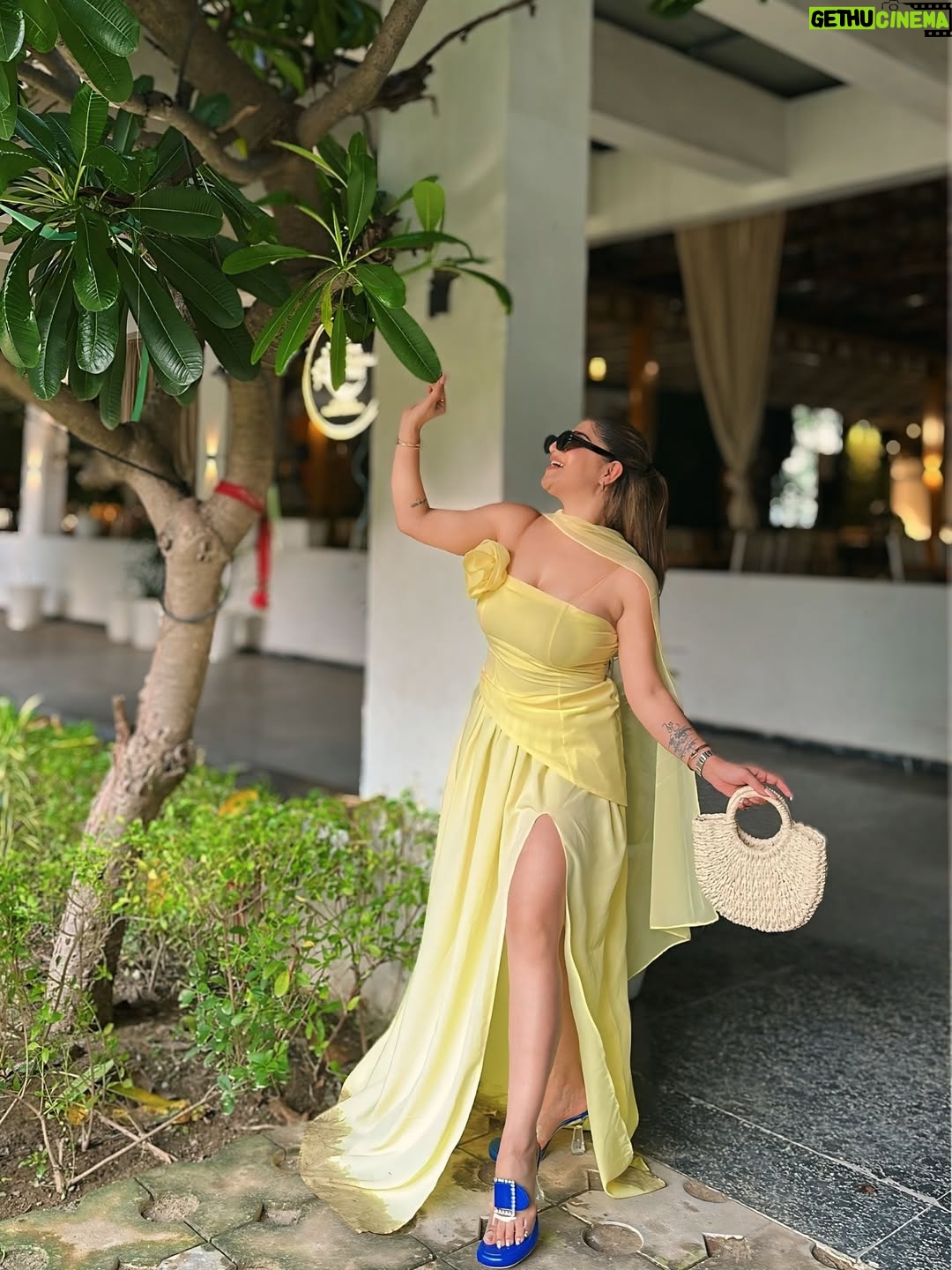 Bhavna Mayani - 11.9K Likes - 🌼🐥 when the dress fits…

Wearing @insigniaifc 🎀