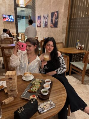 Bhavna Mayani Instagram - high on caffeine w @maanyaagupta āļøā„ļø
.
.
.
.
#coffeedate #coffee #aestheticpost #post #feed #girlies