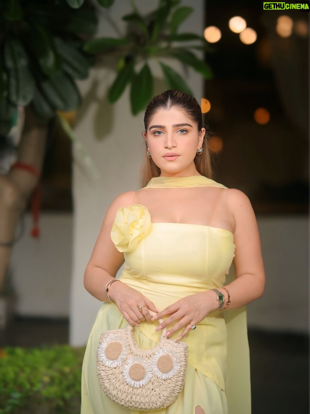 Bhavna Mayani - 11.9K Likes - 🌼🐥 when the dress fits…

Wearing @insigniaifc 🎀