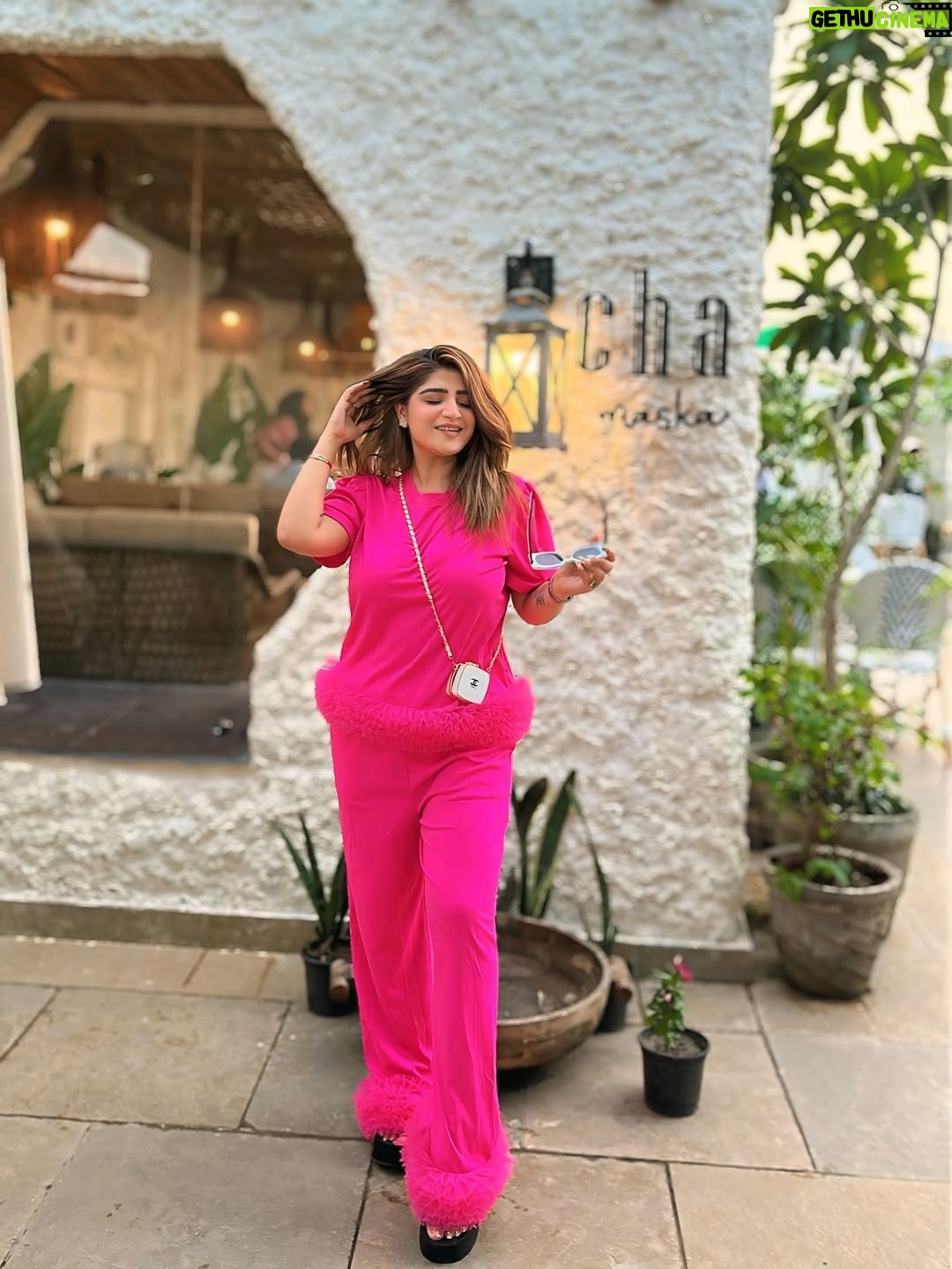 Bhavna Mayani - 11.4K Likes - Currently in my pink era 🎀

Wearing @trendythreads_by_rose 🎀