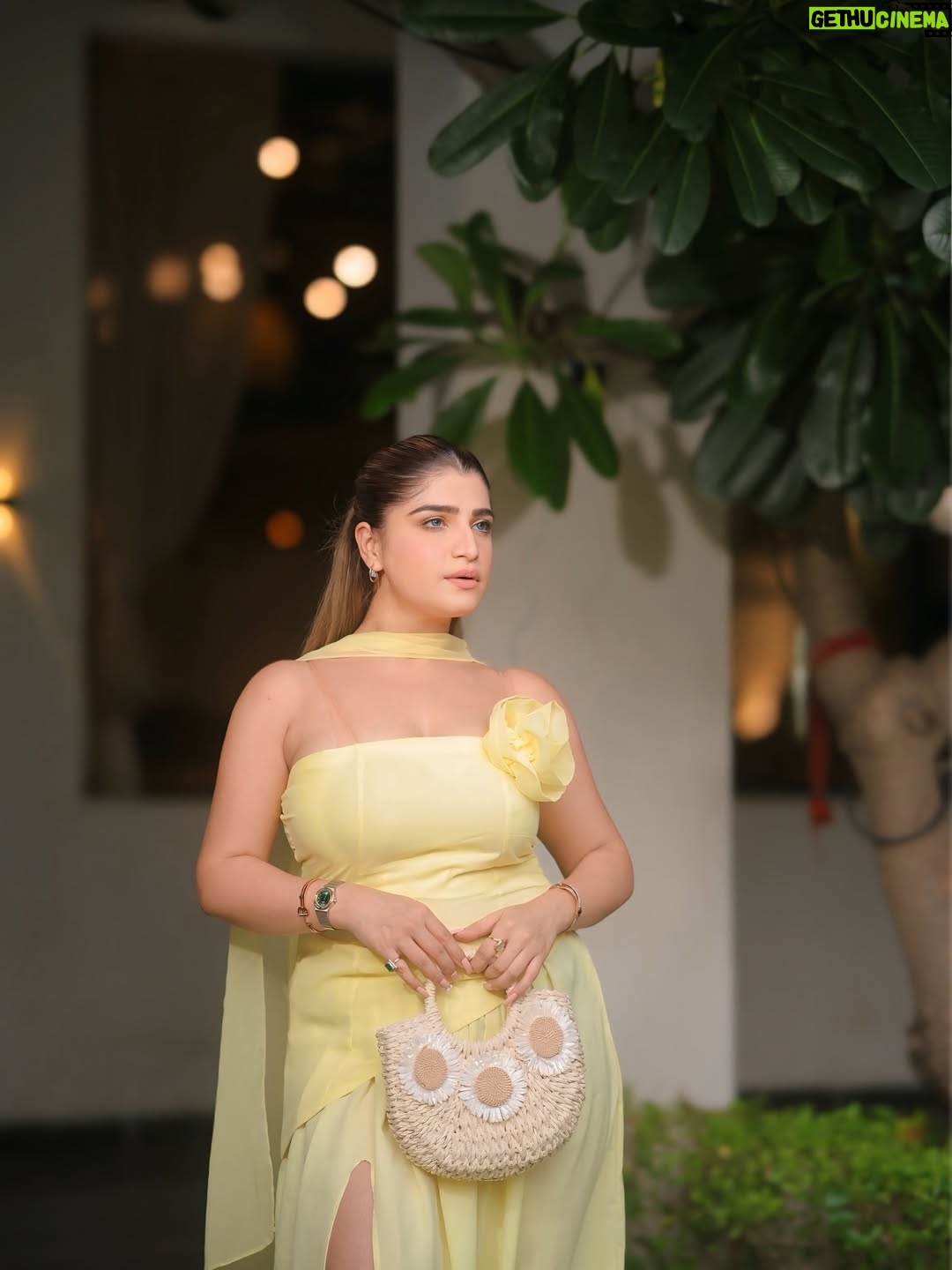 Bhavna Mayani - 11.9K Likes - 🌼🐥 when the dress fits…

Wearing @insigniaifc 🎀