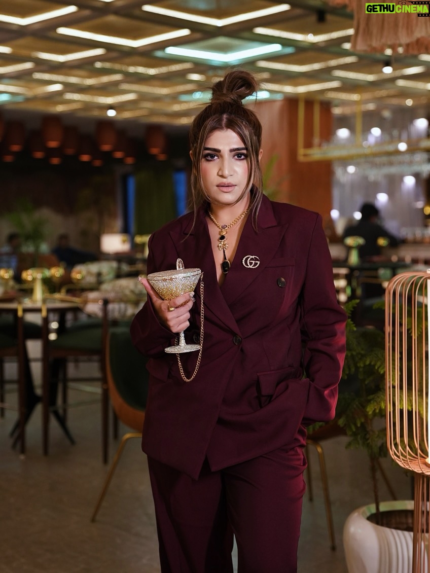 Bhavna Mayani - 21.4K Likes - Fake love leaves real scars ❤️‍🔥

Outfit @pjbytwins
Neckchain @amayrajewelsfashion1871 
Martini bag @dramz_closet

Shoot @onelife_look 📸