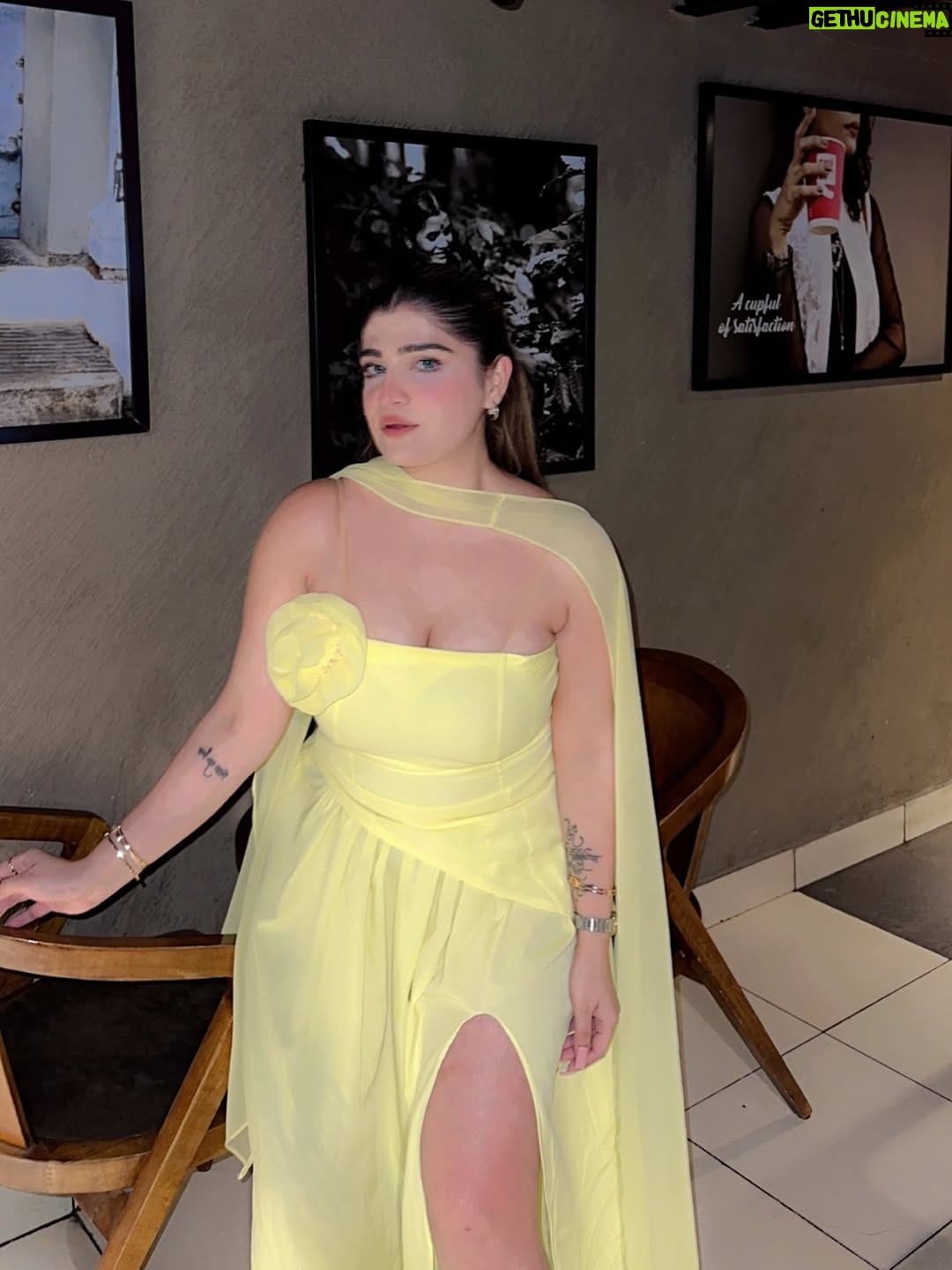 Bhavna Mayani - 11.9K Likes - 🌼🐥 when the dress fits…

Wearing @insigniaifc 🎀