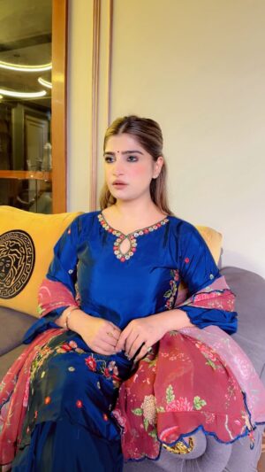 Bhavna Mayani Instagram - Rakhi’s around the corner... and so is the perfect outfit 💫✨
Because tradition looks best when you wear it with love ❤️ #RakhiReady
Outfit @label_fazil2024 🎀
#reelitfeelit RakhiReady #EthnicVibes #SiblingStyleGoals #RakhiLook #FestiveFashion #EthnicWearForAll #Rakhi2025