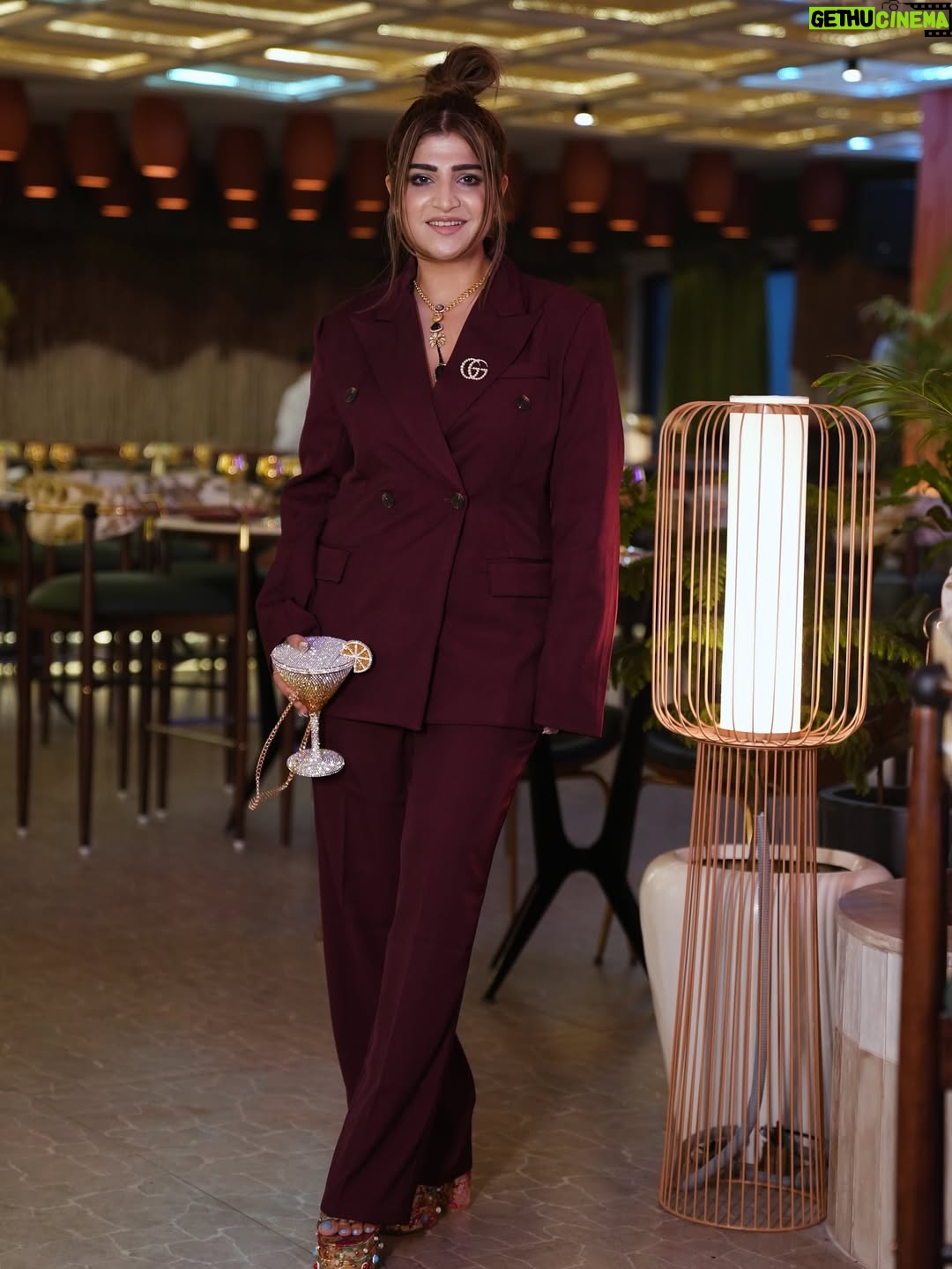 Bhavna Mayani - 21.4K Likes - Fake love leaves real scars ❤️‍🔥

Outfit @pjbytwins
Neckchain @amayrajewelsfashion1871 
Martini bag @dramz_closet

Shoot @onelife_look 📸