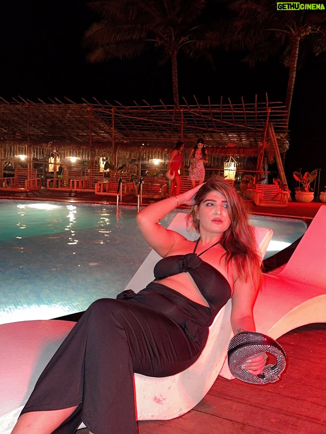 Bhavna Mayani - 17.2K Likes - Beachside but make it chic 🖤🏖️

Outfit @zara