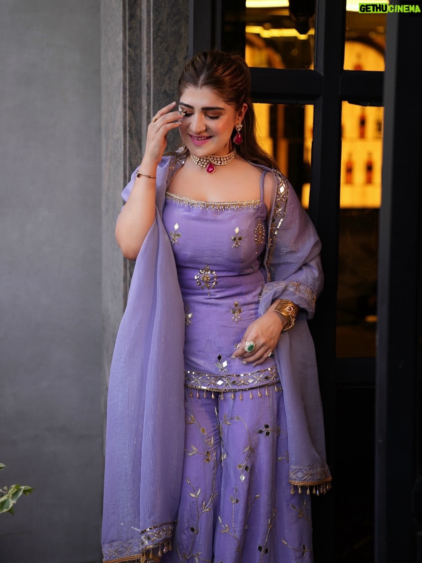 Bhavna Mayani - 38.9K Likes - Elegance, the ethnic way 💛

Outfit @manashvi870 🎀