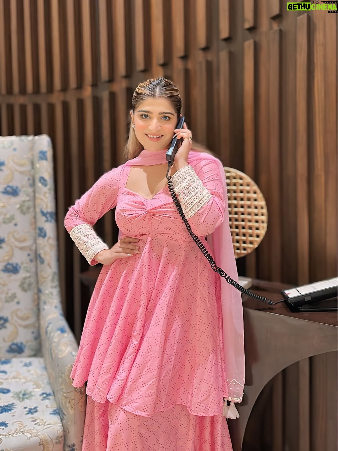 Bhavna Mayani - 15.5K Likes - Pretty in pink 💗

Wearing @manashvi870 🎀