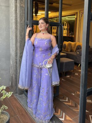 Bhavna Mayani Instagram - Elegance, the ethnic way š
Outfit @manashvi870 š