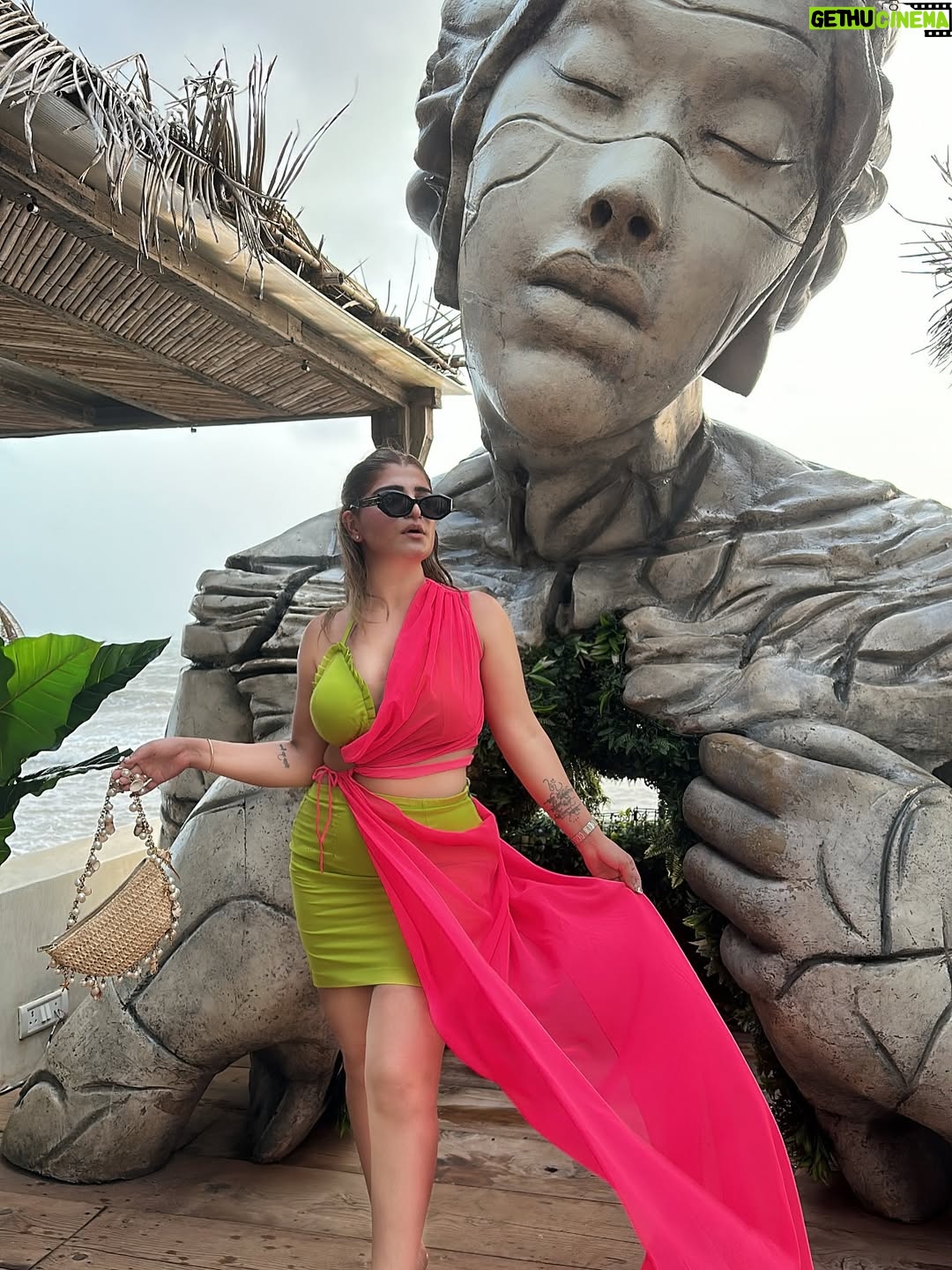 Bhavna Mayani - 17.4K Likes - Stay till sun sets 🌥️👒

Outfit @insigniaifc 
Bag @urtrendy__bag06