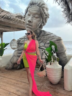 Bhavna Mayani Instagram - Stay till sun sets š„ļøš
Outfit @insigniaifc
Bag @urtrendy__bag06