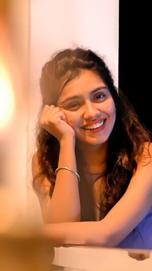 Bhoomi Sharma Instagram - Teri baatein ab aksar chaand se karte hai🤍