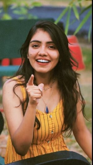 Bhoomi Sharma Instagram - Posting an old video to know whether i should make more of these kind 🤕