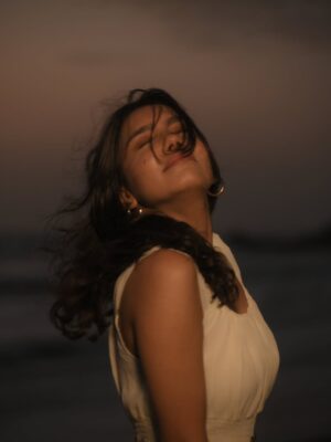 Bhoomi Sharma Instagram - White dress, wild waves, warm light.🥀

📸 @i.ameerharris_