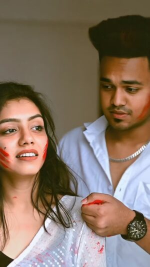 Bhoomi Sharma Instagram - Rang lagana toh banta hai 😏♥️