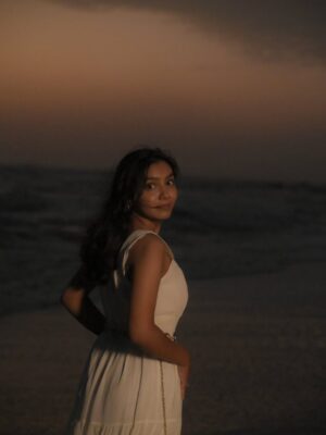 Bhoomi Sharma Instagram - White dress, wild waves, warm light.🥀

📸 @i.ameerharris_