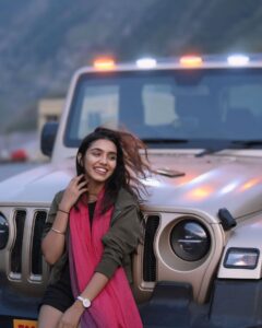 Actress Bhoomi Sharma HD Photos and Wallpapers September 2024