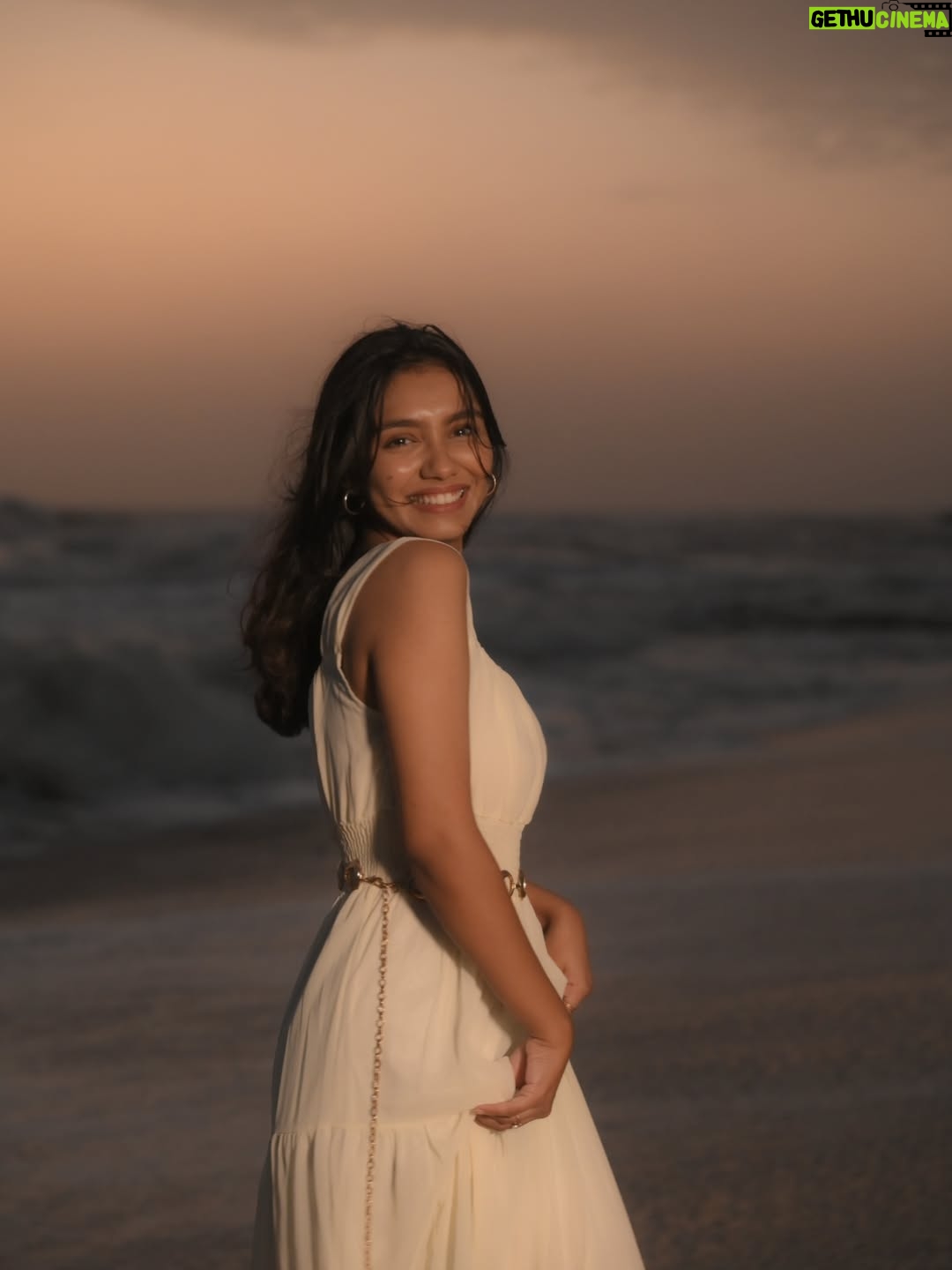 Bhoomi Sharma - 95.1K Likes - White dress, wild waves, warm light.🥀

📸 @i.ameerharris_