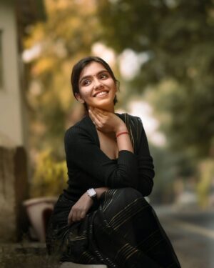 Bhoomi Sharma Instagram - Living in my 90's Golden Era 🕊✨️