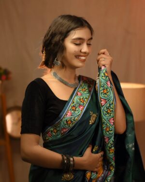Bhoomi Sharma Instagram - Sawaar loon.... 
hayee Sawaar loon🤍

Outfit:- @sambalpuri_outfit
Click by :- @lensinsane
