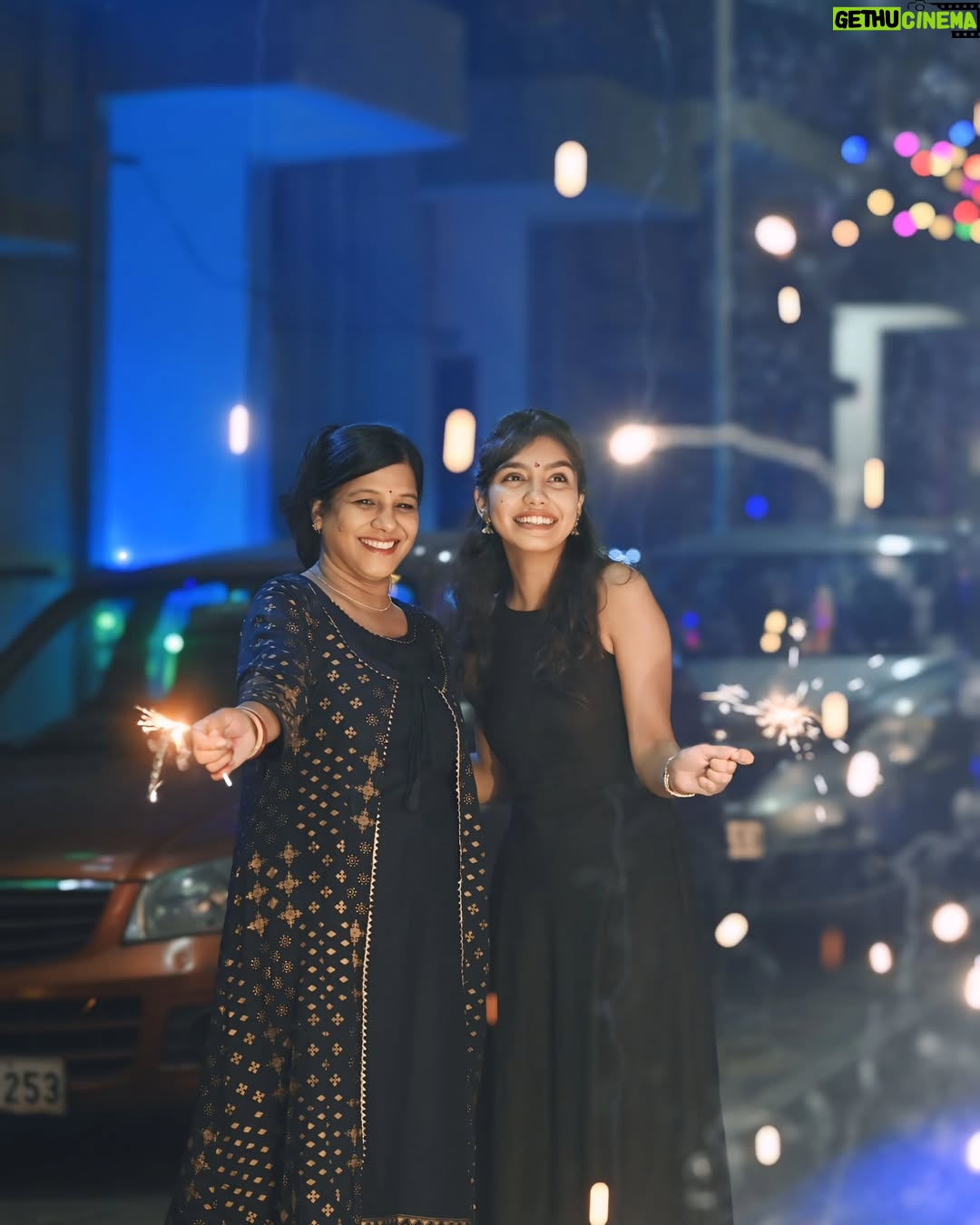 Bhoomi Sharma - 85.1K Likes - Diwali and Pataka 😌🤍
