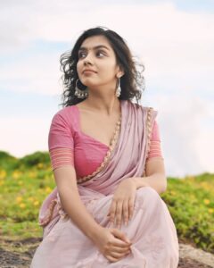 Actress Bhoomi Sharma HD Photos and Wallpapers October 2024