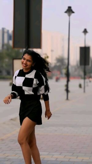 Bhoomi Sharma Instagram - Tumhe dekhu toh kyun dekhu😮‍💨