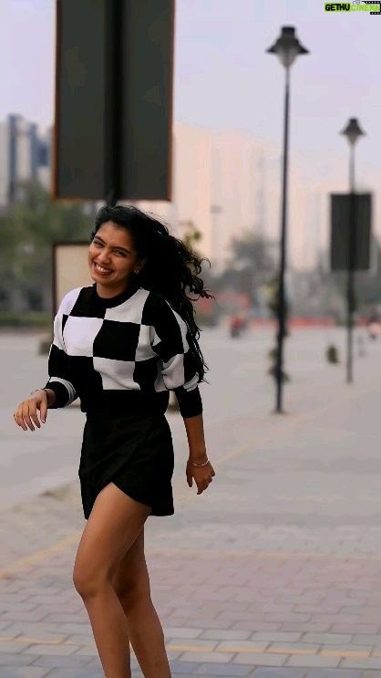 Bhoomi Sharma - 121.9K Likes - Tumhe dekhu toh kyun dekhu😮‍💨
