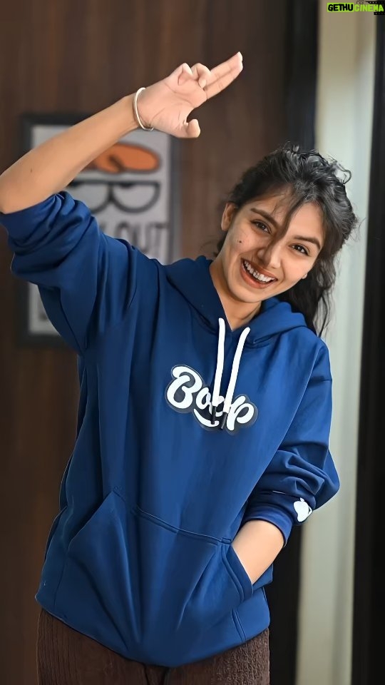 Bhoomi Sharma - 99.1K Likes - Mai toh Deewana 
Bola aa jana
Dono sang mai chalenga hnn🤍

Hoodie from @flamess.co.in