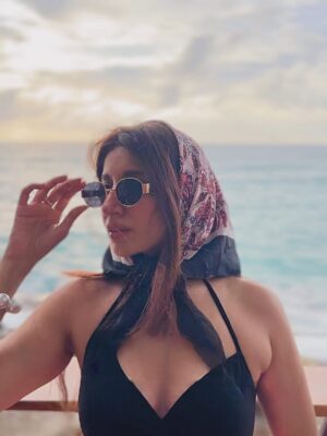 Bhumicka Singh Instagram - Wears a scarf - manifests Paris 💥
#travel #travelling #ootdinspo #outfits #outfitday #outfitlove #thailand #thailand_ig #thailandia #thailand_allshots #explorethailand #travelphotography #phuket #phuketthailand🇹🇭 #picoftoday #photogram