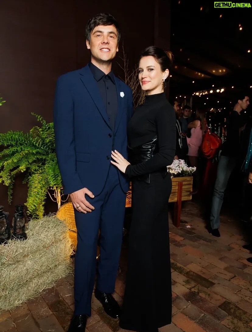Bianca Bin - 97.6K Likes - Ontem foi noite de celebração: festa de lançamento de Eta Mundo Melhor! 
Seu próximo novelão das 18h. 
Estreia dia 30 de junho na Globo. Não perca!!!
“Tudo que acontece de ruim na vida da gente, é pra melhorar”
.
.
.
Styling: @julianoezuel 
Guizé veste @boss 
Bin veste @nanushka
@marisaclermannjoias
