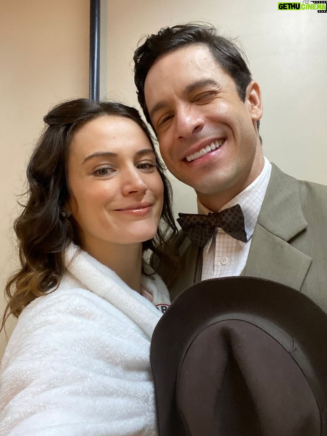 Bianca Bin - 43K Likes - Hoje celebramos muito mais do que o dia em que você chegou ao mundo: celebramos a luz rara que você espalha, a alegria que você inspira e a verdade bonita que carrega em cada gesto.

Há 17 anos, a vida me deu um presente sem preço: você. Uma amiga, uma irmã, uma alma que se encontra com a minha. Você é quem entende meus silêncios, transforma os dias simples em memórias inesquecíveis e me lembra, sempre, da força da arte, da amizade e do amor verdadeiro.

Sua energia é um sol que aquece, seu talento é infinito e sua presença é o tipo de bênção que não se explica, só se agradece. Que este novo ciclo seja tão grandioso quanto a sua alma: cheio de sonhos realizados, conquistas deslumbrantes e alegrias que transbordam. E que em cada uma delas eu esteja ao seu lado, celebrando e aplaudindo.

Obrigada por ser inspiração, aliada e alegria. Você merece tudo o que há de mais lindo neste mundo e além.

✨ Feliz aniversário, minha amiga-irmã! Te amo infinitamente, @biancafbin ❤️🎂👏🏻