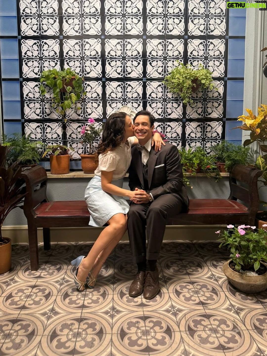 Bianca Bin - 43K Likes - Hoje celebramos muito mais do que o dia em que você chegou ao mundo: celebramos a luz rara que você espalha, a alegria que você inspira e a verdade bonita que carrega em cada gesto.

Há 17 anos, a vida me deu um presente sem preço: você. Uma amiga, uma irmã, uma alma que se encontra com a minha. Você é quem entende meus silêncios, transforma os dias simples em memórias inesquecíveis e me lembra, sempre, da força da arte, da amizade e do amor verdadeiro.

Sua energia é um sol que aquece, seu talento é infinito e sua presença é o tipo de bênção que não se explica, só se agradece. Que este novo ciclo seja tão grandioso quanto a sua alma: cheio de sonhos realizados, conquistas deslumbrantes e alegrias que transbordam. E que em cada uma delas eu esteja ao seu lado, celebrando e aplaudindo.

Obrigada por ser inspiração, aliada e alegria. Você merece tudo o que há de mais lindo neste mundo e além.

✨ Feliz aniversário, minha amiga-irmã! Te amo infinitamente, @biancafbin ❤️🎂👏🏻